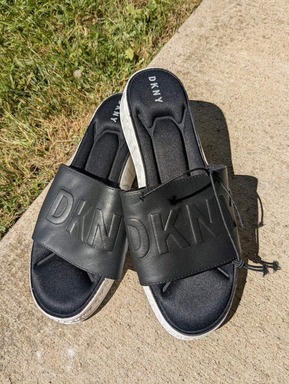 DKNY "Mara" Black & White Sandals Slides, Sz 10, NWOT!!!